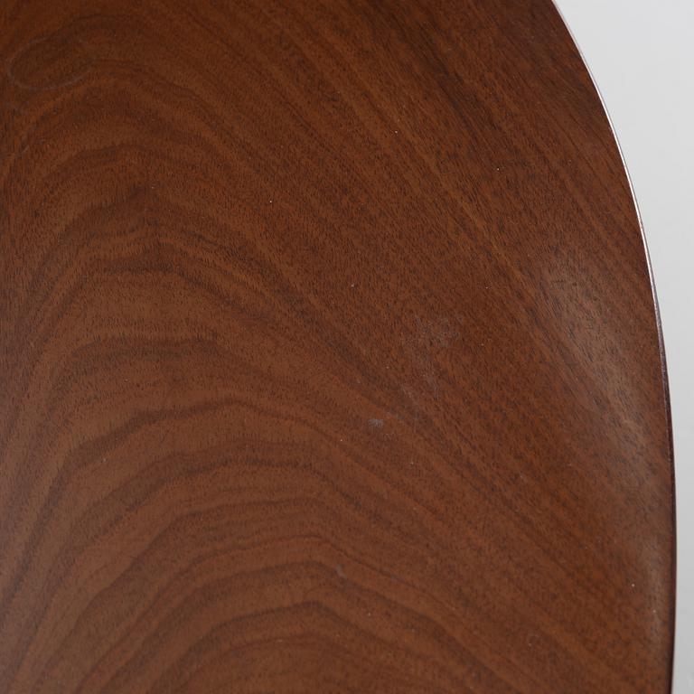 A dining table, France, circa 1800, Directoire.