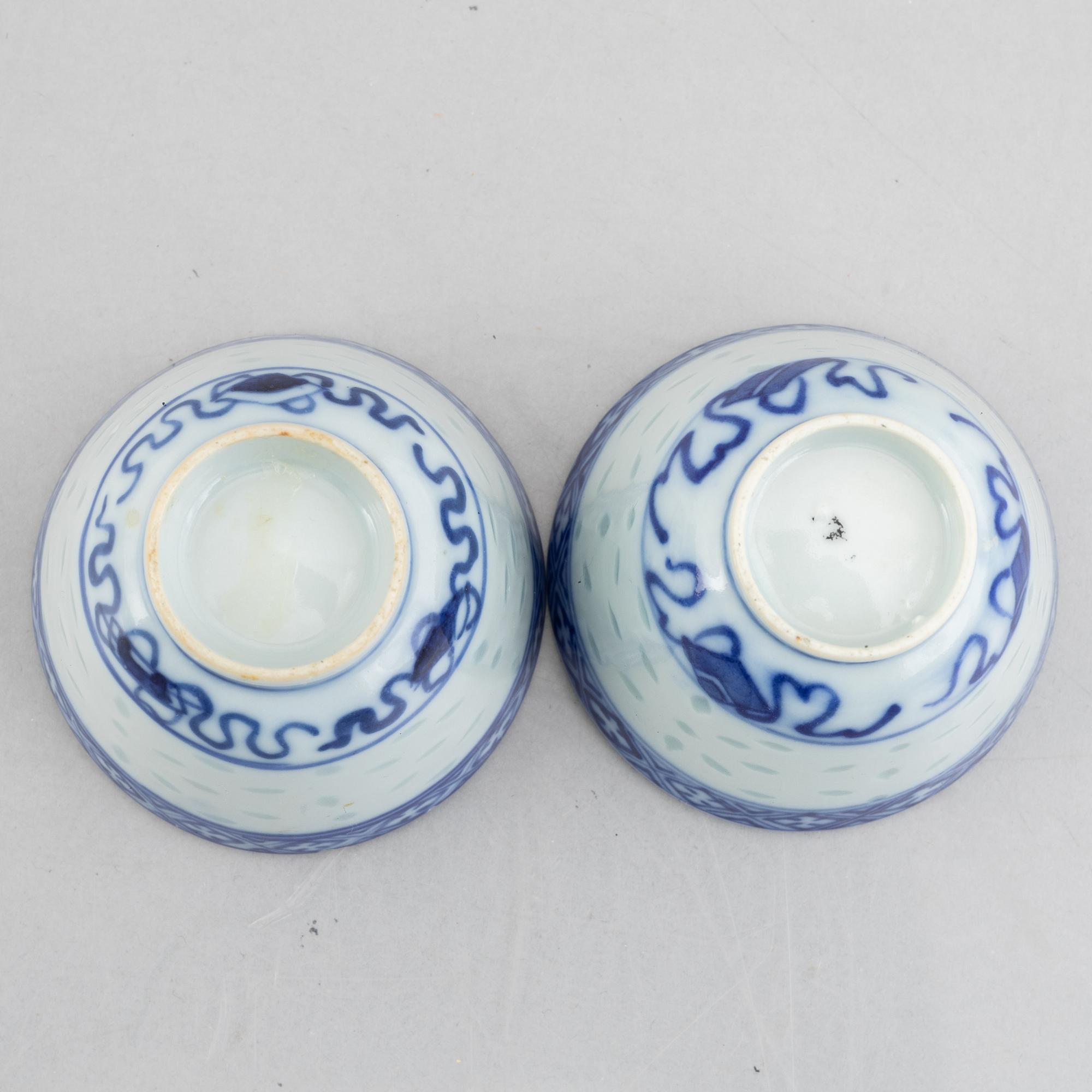 Parti kinesiskt porslin, 13 delar, Qingdynastin, 1700- och 1800-tal.