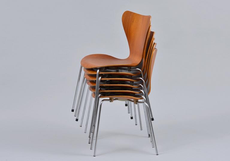 Arne Jacobsen, A SET OF SIX CHAIRS.