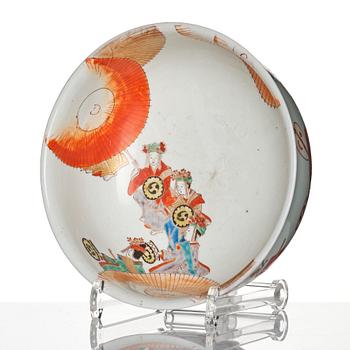 A Japanese porcelain bowl, Edo period (1603-1868).