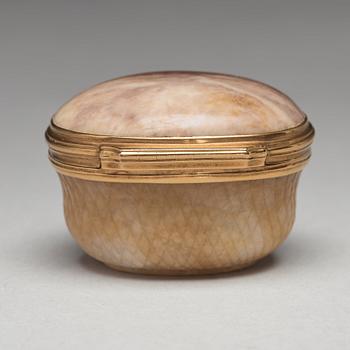 An 18th century agath and gold, snuff-box.