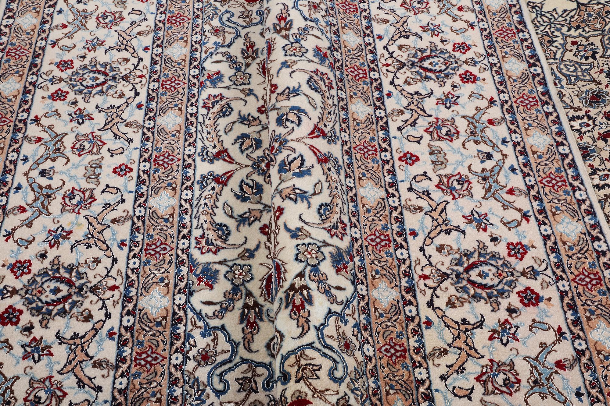 Matta, Nain, part silk, 6 laa, ca. 343 x 252 cm.