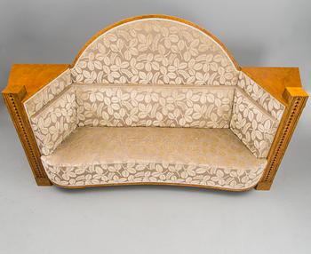 Eliel Saarinen, A 4-piece furniture suite manufactured by  N. Bomanin Höyrypuusepäntehdas, Turku. Finland. Designed circa 1908.