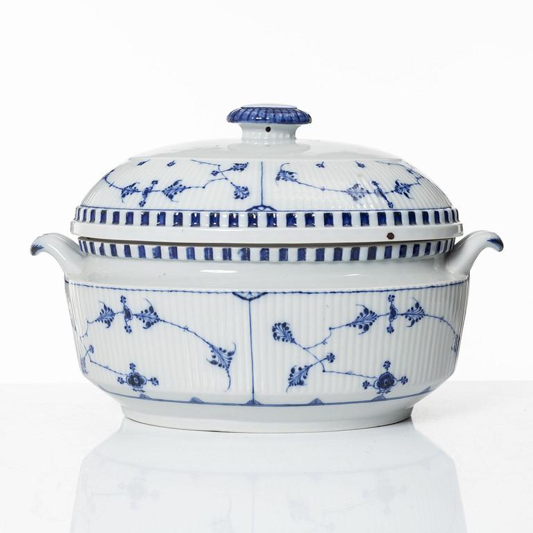 Terrin med lock, porslin, Royal Copenhagen, "Musselmalet", tidig modell, 1800-tal.