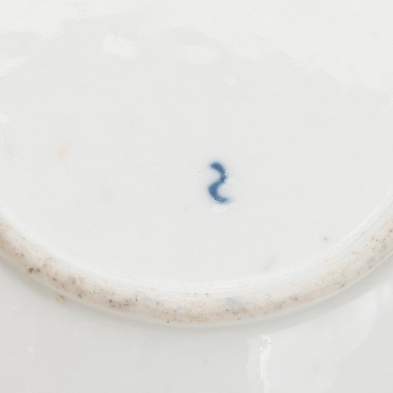 KAFFEKOPP MED FAT, porslin, Kuznetsov Dulevo fabriken 1864-1889, KAFFEKOPP MED FAT, porslin, 1830-tal, Ryssland.