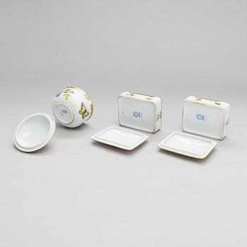 A Herend Queen Victoria VBO porcelain coffee set and two trinket boxes, totally 19 pieces, Hungary.