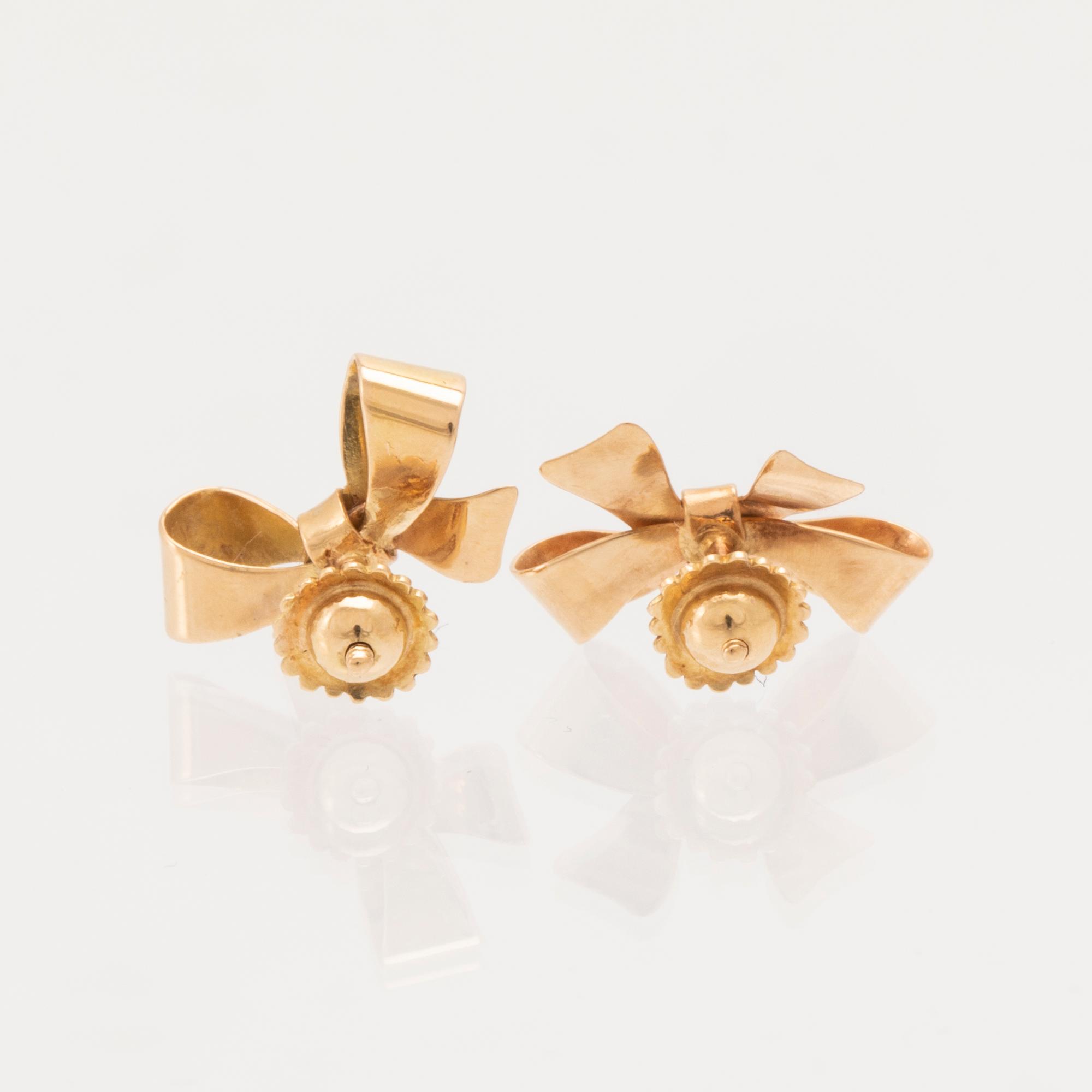 Brooch 18K gold Stigbert 1945 and earrings 18K gold G. Dahlgren & Co 1953.
