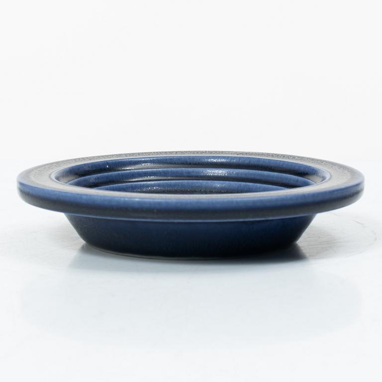Kåge Verkstad, a set of three ceramic bowls and a small dish, Gustavsberg, Sweden, 1957-61.