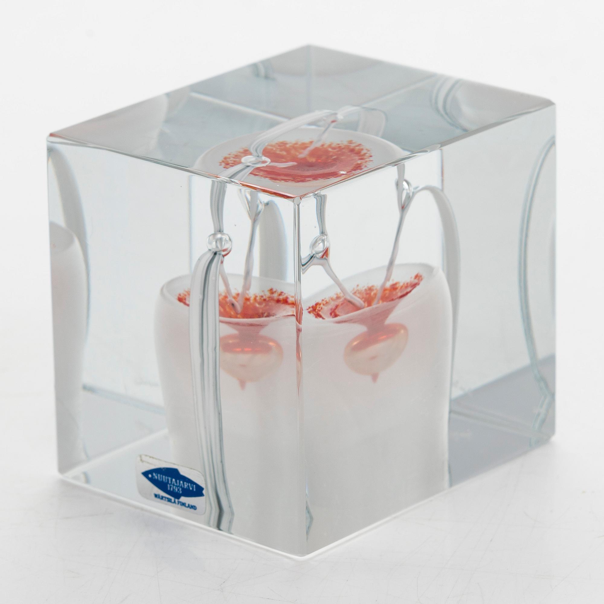 Oiva Toikka, annual glass cube, signed Oiva Toikka, Nuutajärvi 1985, 88/2000.
