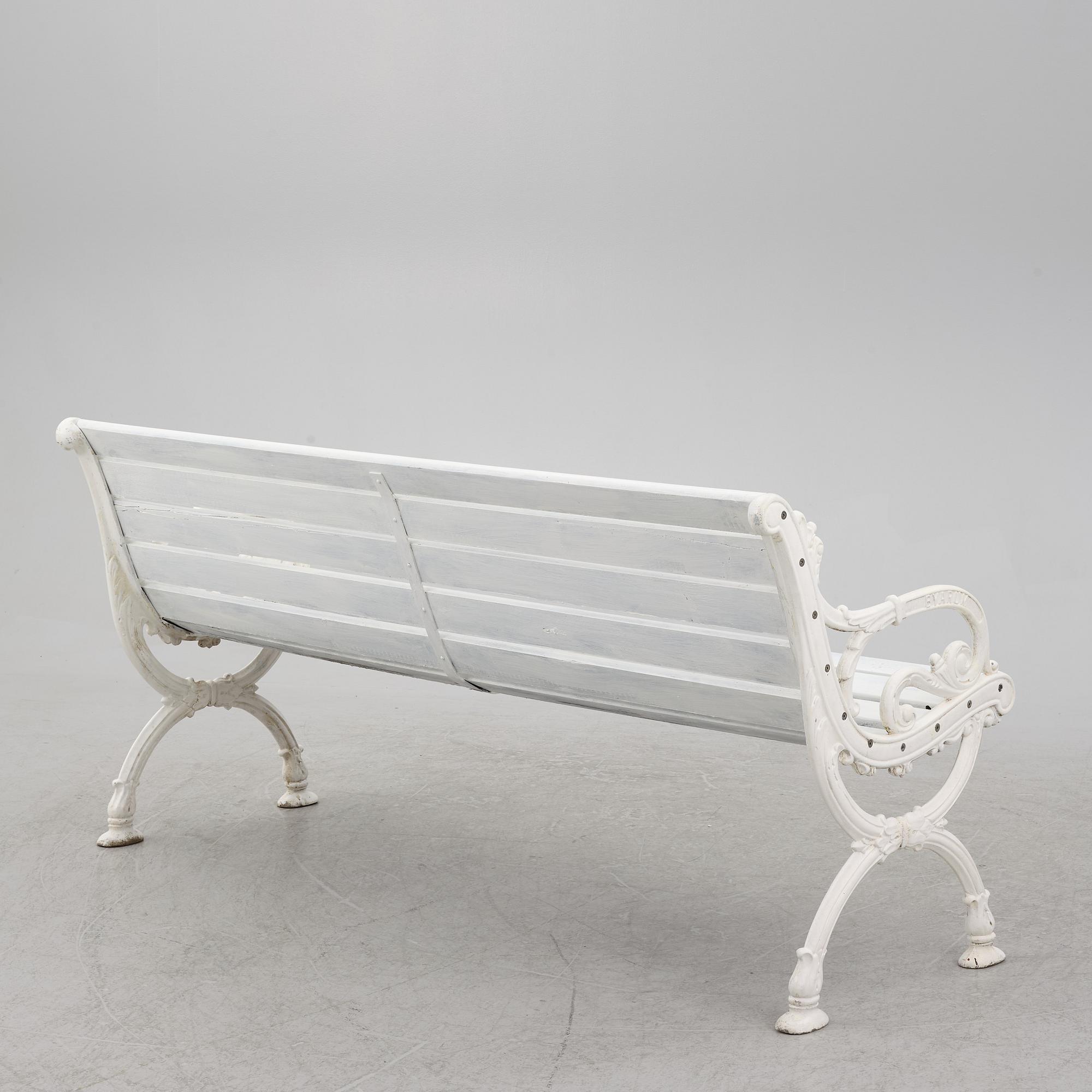 A garden sofa, a table and a pair of chairs, Byarums bruk.