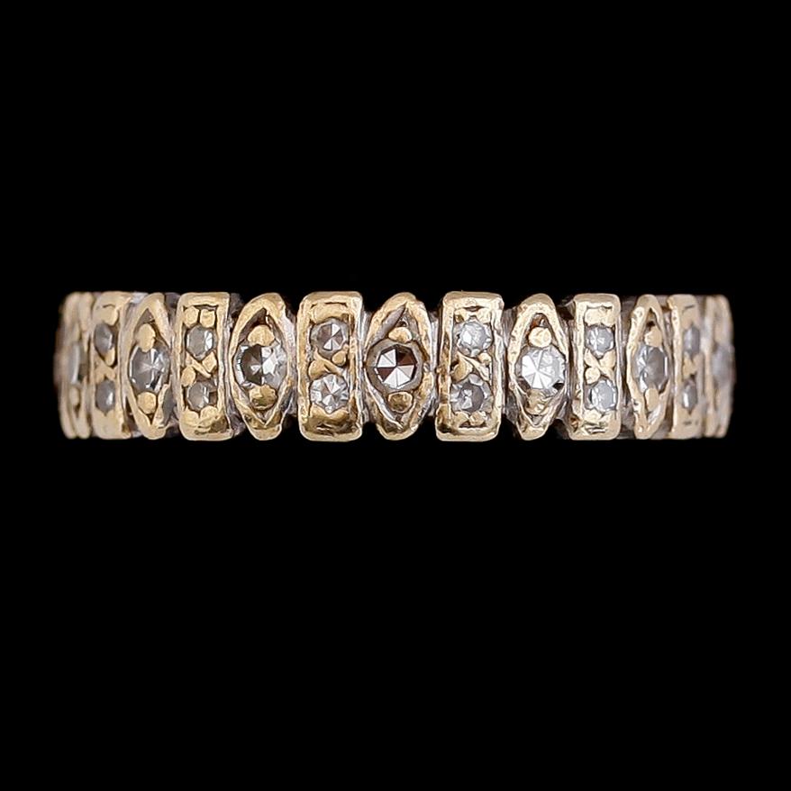 RING, 14 k vitguld, åttkantslipade diamanter. Vikt ca 3,8 g.