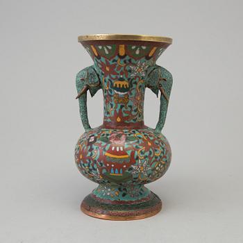 A cloisonné vase, Qingdynasty, 19th Century.