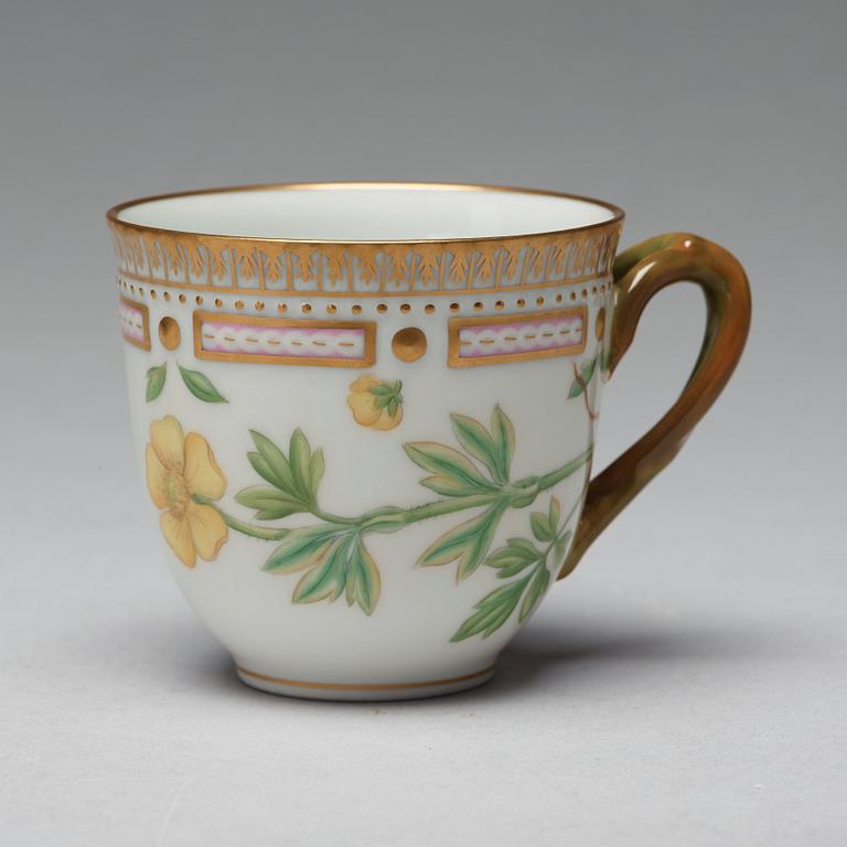 KAFFEKOPPAR med FAT, fyra stycken, porslin. "Flora Dancia", Danmark, 1900-tal.