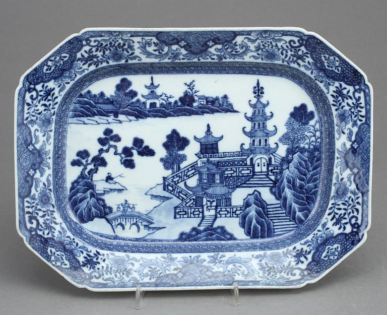 STEKFAT, 2 st, Kina, kompaniporslin, Qingdynastin, Qianlong (1736-1795).