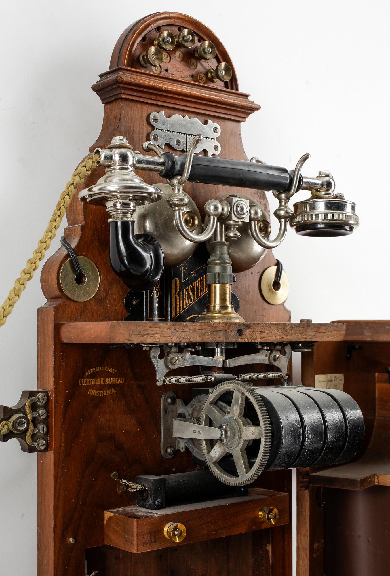 VÄGGTELEFON, 1900-talets början.
