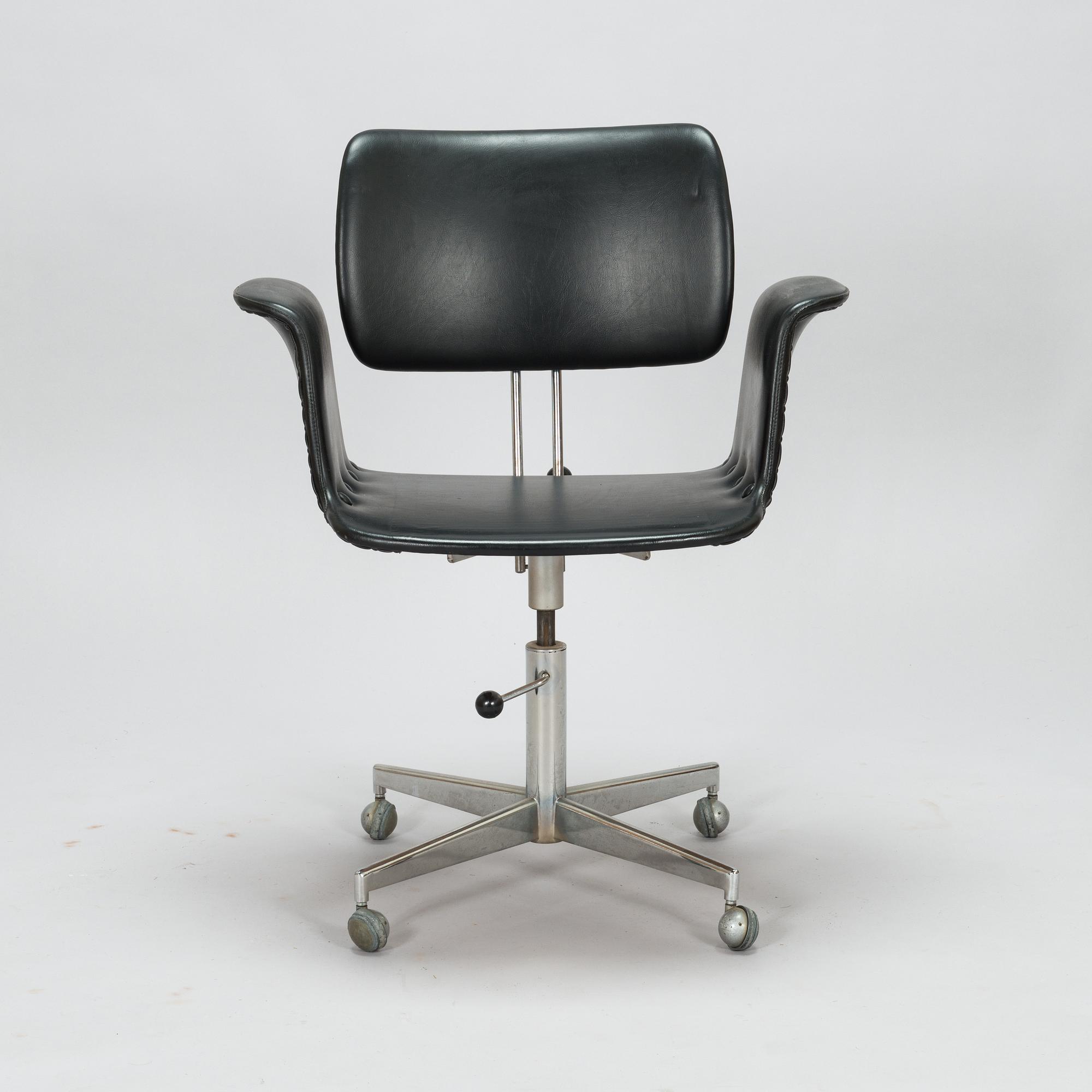 Desk chair, model 2114 Asko. In production 1962-1975.