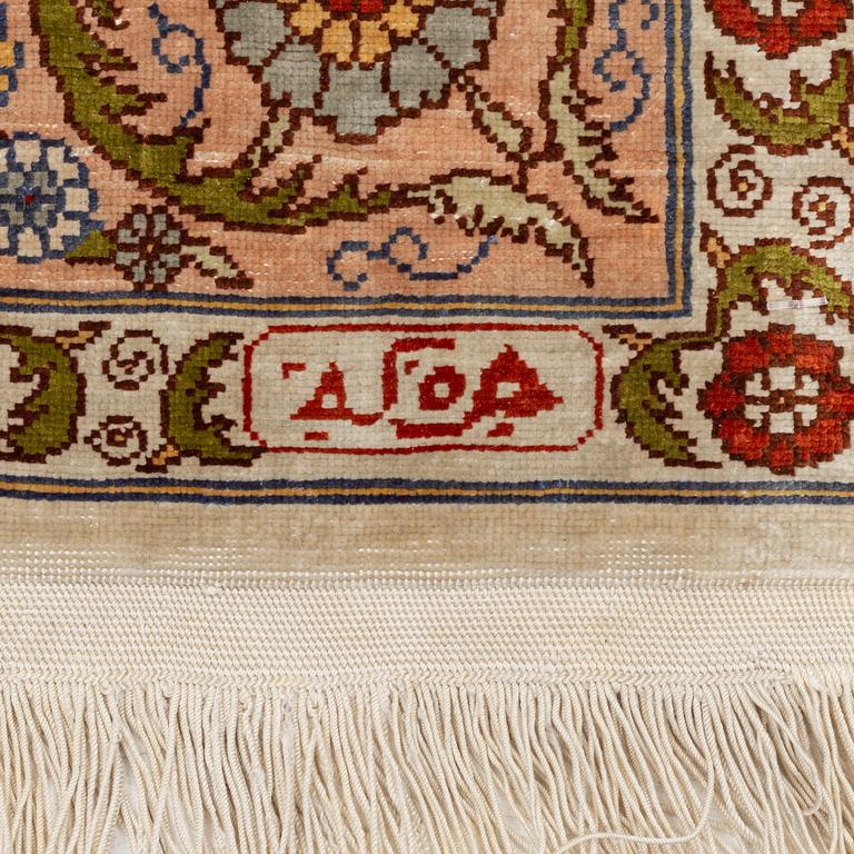 Matta, silke Hereke, ca 109 x 70 cm.