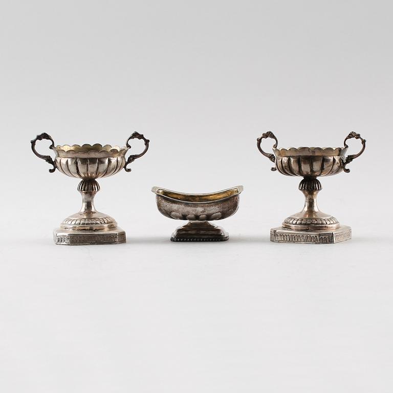 SALTKAR, 3 st (2+1), silver, paret märkt 830, en märkt 1833, Ryssland. Vikt ca 203 g.
