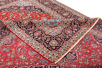 A Kashan carpet, c. 401 x 292 cm.
