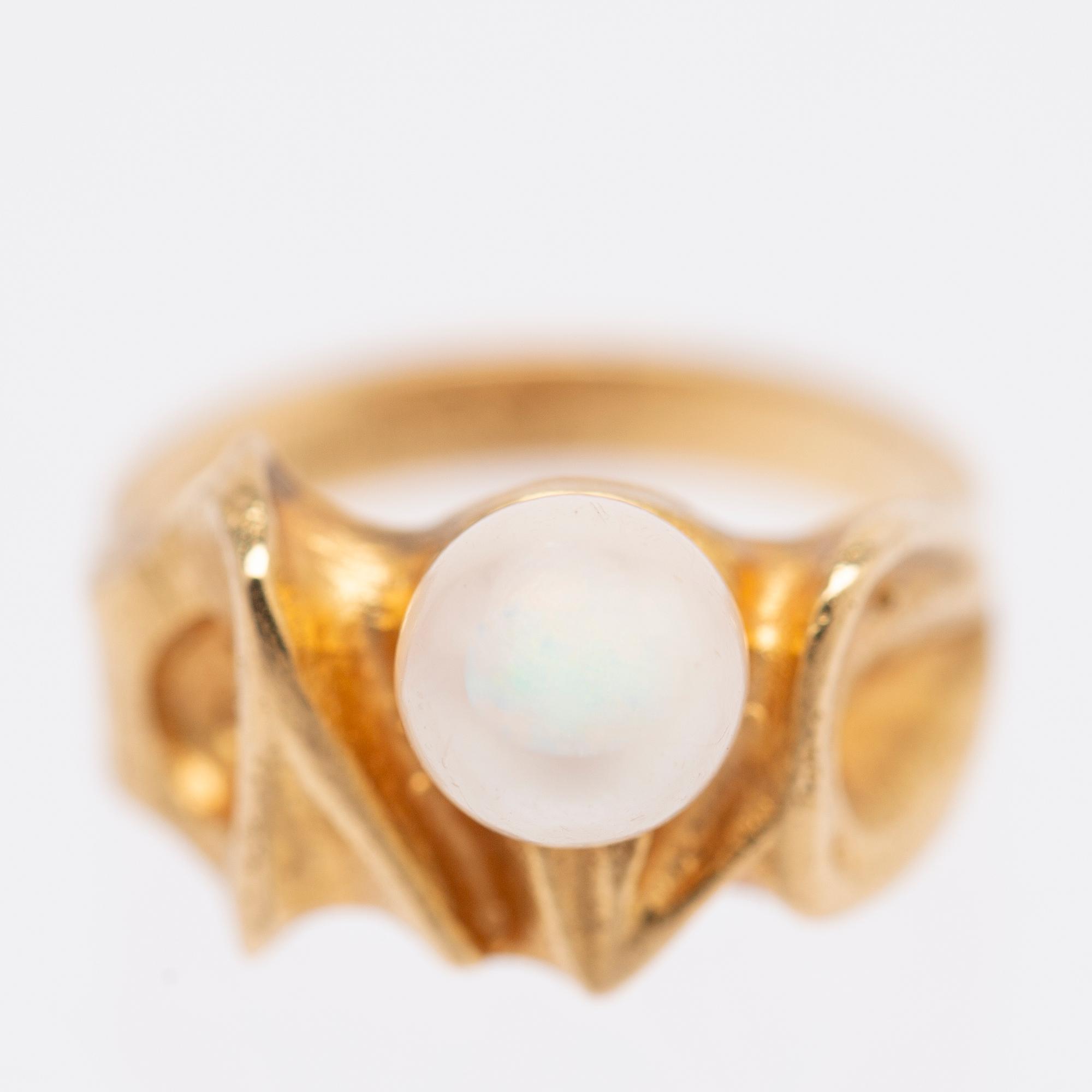 Björn Weckström, ring, "Lappmagi", 18K gold and cultured pearl, Lapponia.