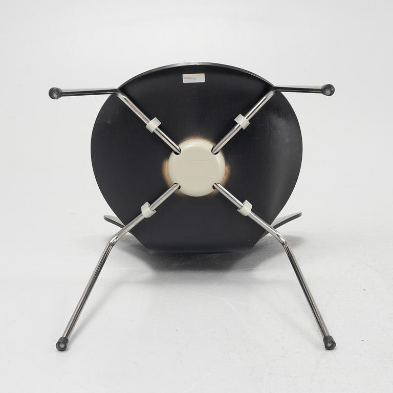 Arne Jacobsen, stolar, 4 st, "Sjuan", Fritz Hansen, Danmark, 2007.