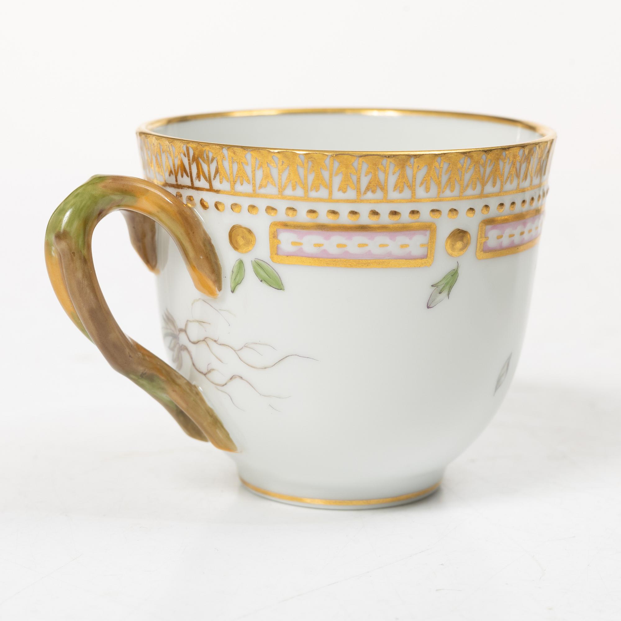 Royal Copenhagen, sockerskål samt kaffekopp med fat, "Flora Danica", 1945 samt 1959, Danmark.
