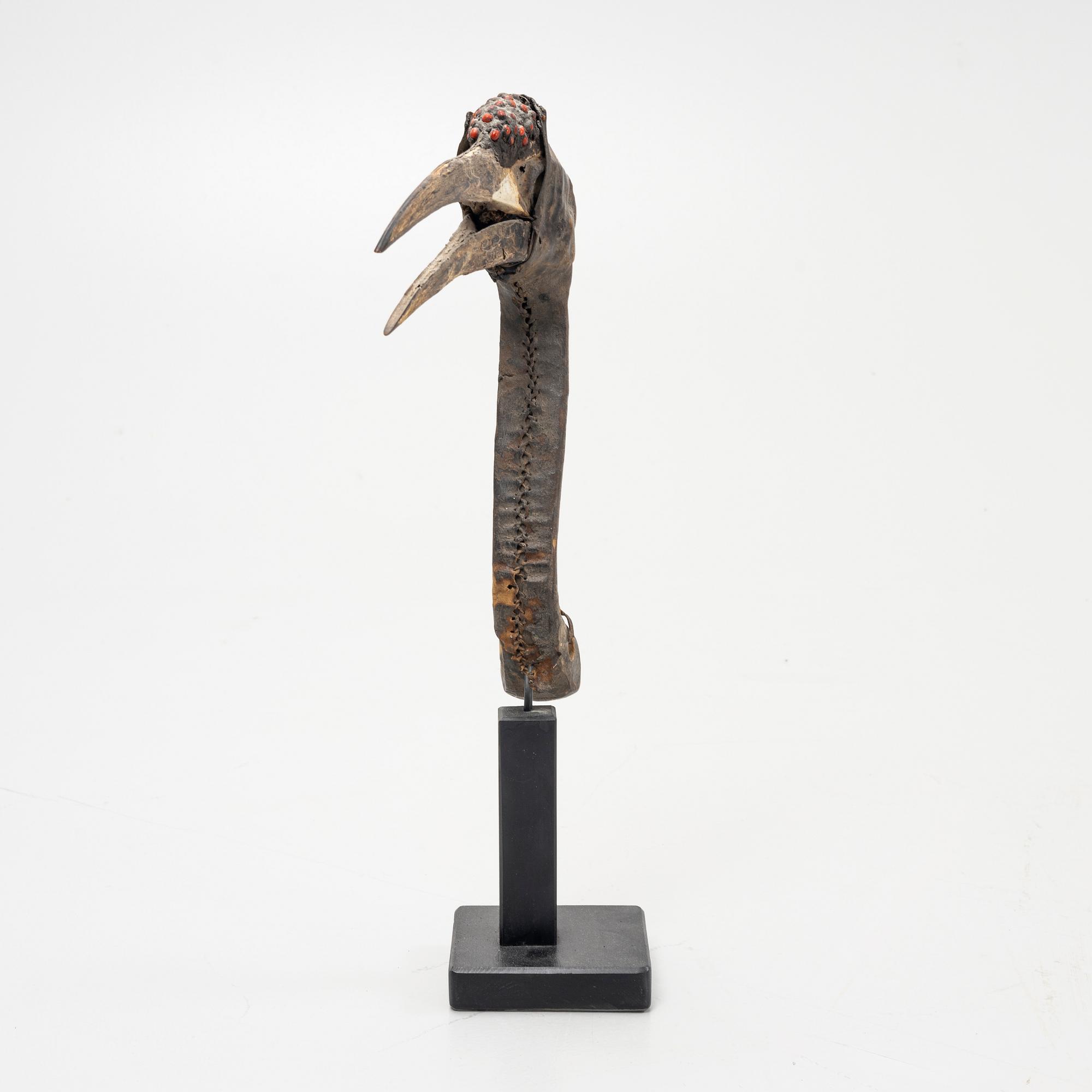 Twelve sculptures, reportedly from Makonde, Tanzania, Luba, Congo, and moore, from the second half of the 20:th century.