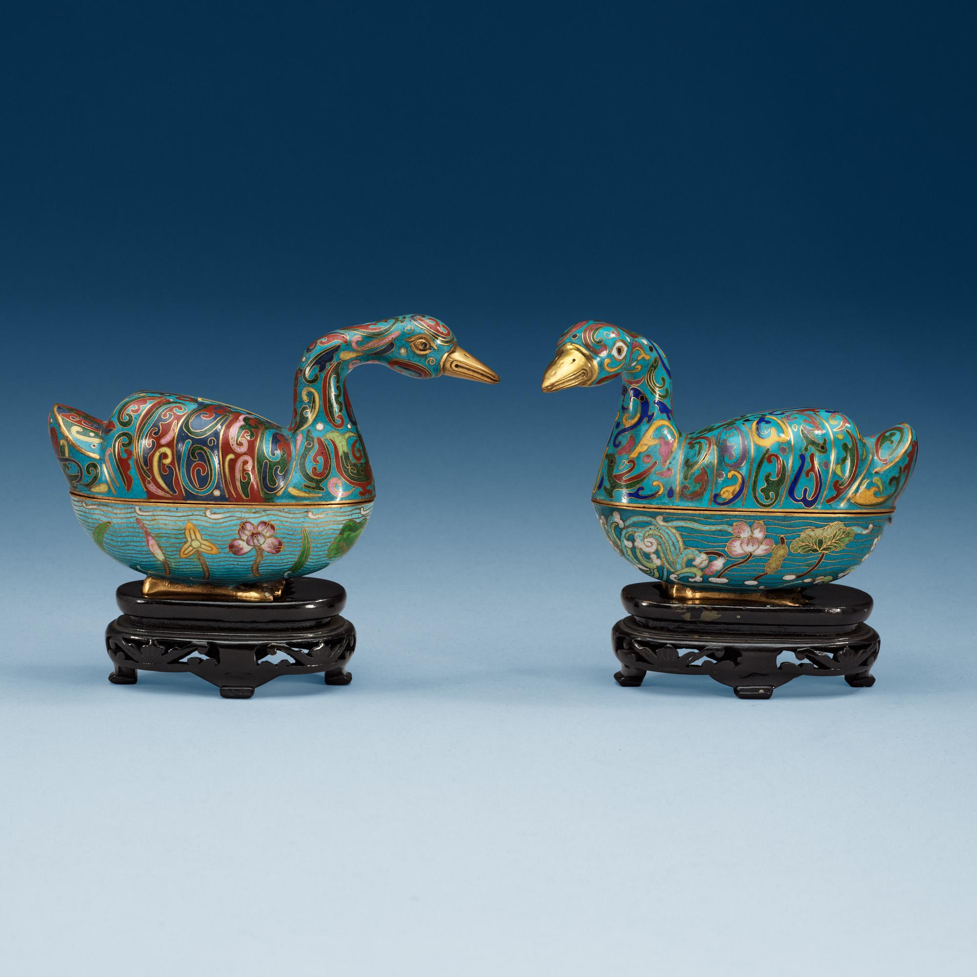 Two Cloisonné tureens with cover, Qing dynasty, ca 1800.