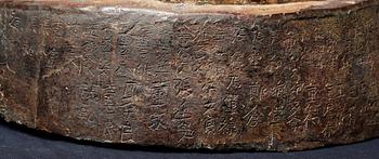 BUDAI, brons, spår av lack och förgyllning. Mingdynastin, daterad till Jiajings femte regeringsår (motsvarande 1526).