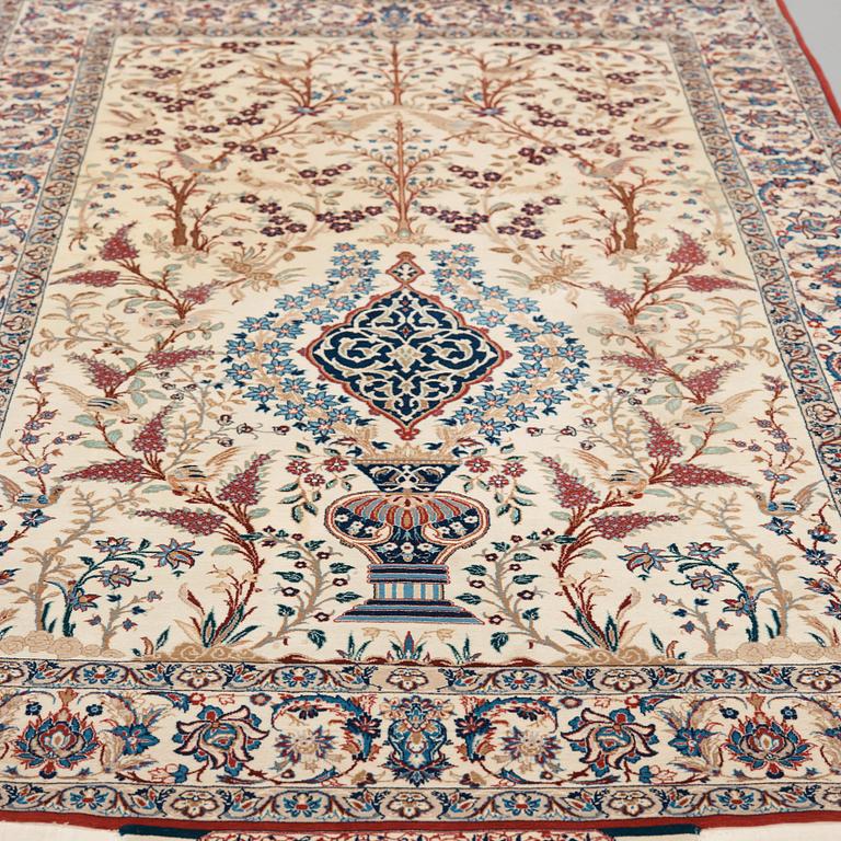 Seirafian, A RUG. An old Esfahan Seirafian. 175 x 105 cm.