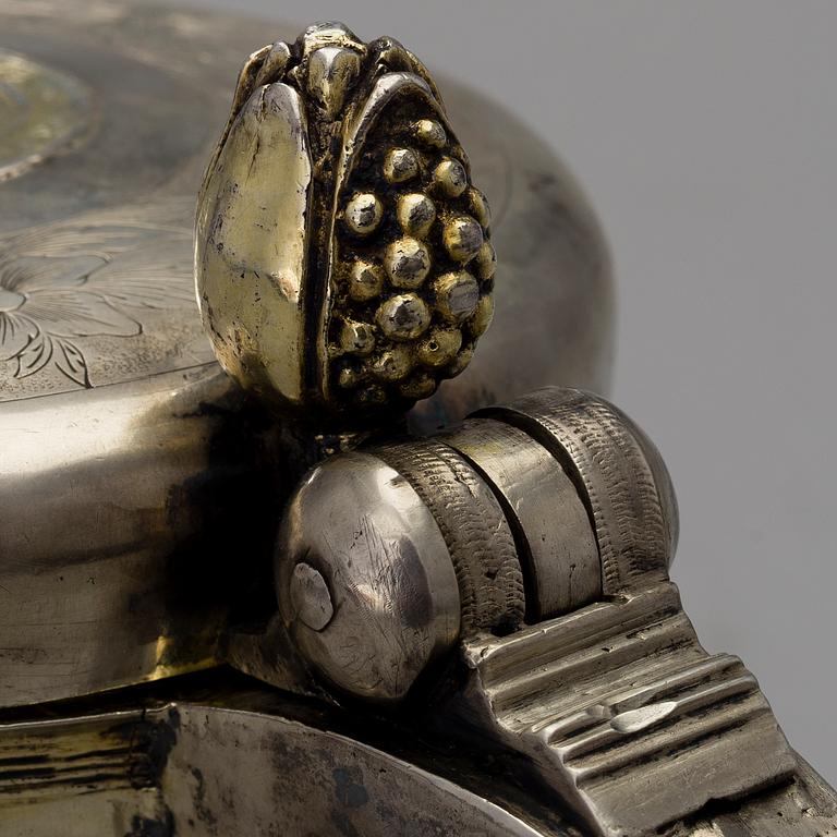 A SILVER TANKARD, possibly Finnish, late 17th century, unknown maker's hallmark, weight 808 g.