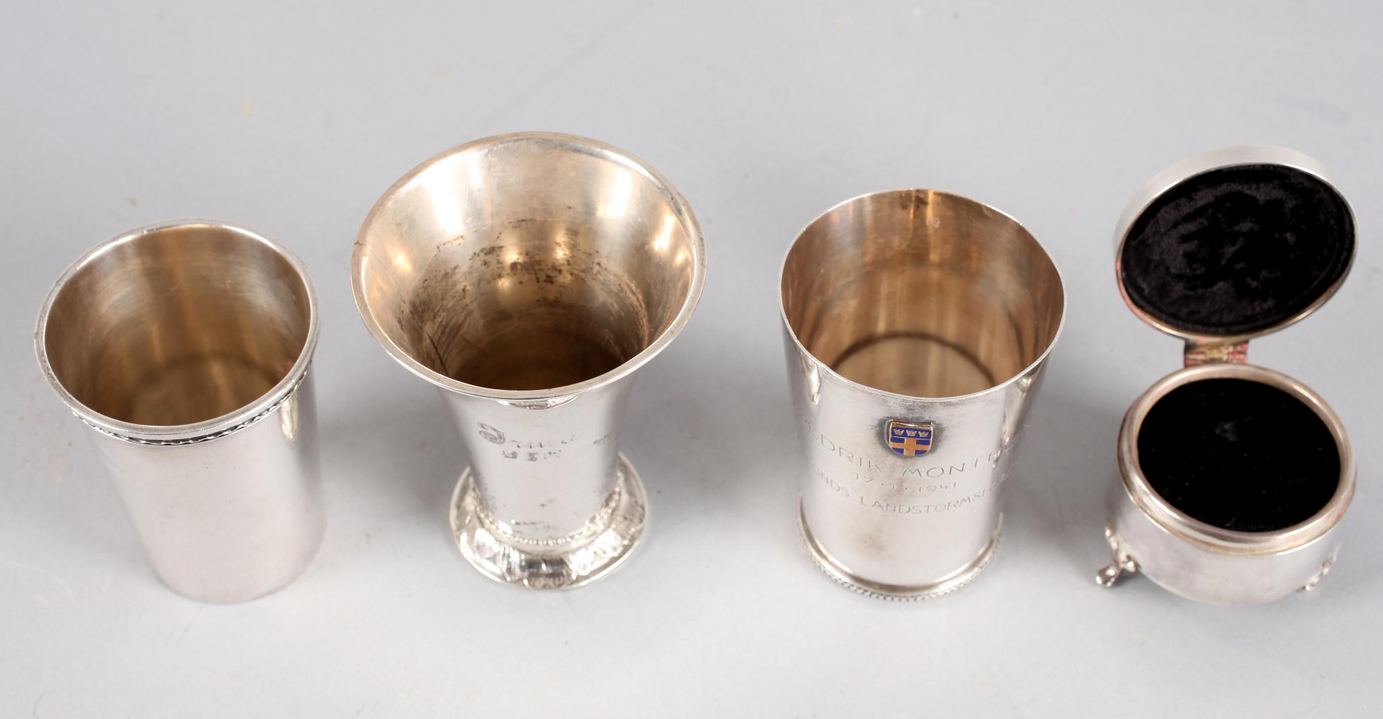 BÄGARE, 3 st och BURK, silver. Bl a Wiwen Nilsson, 1900-tal. Ca 300 gr.