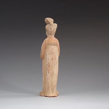 FIGURIN, bemålat lergods. Tang dynastin, (618-906).