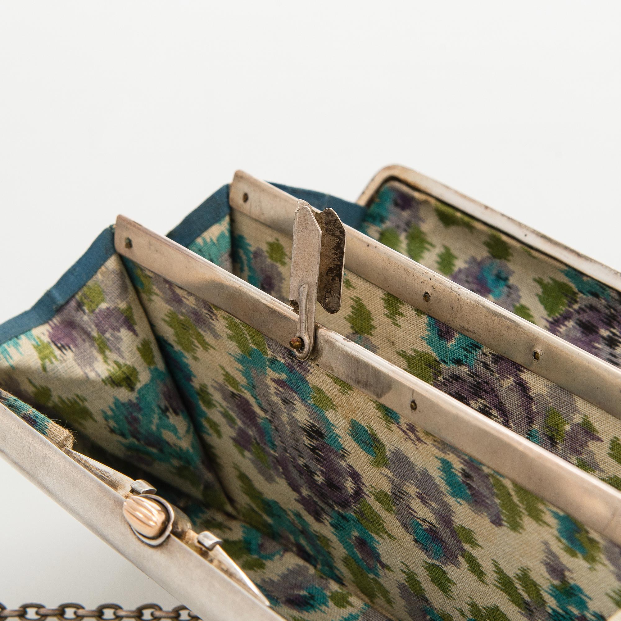 Iltalaukku, hopeaa. Suomen Kultaseppä Oy, Turku 1919.