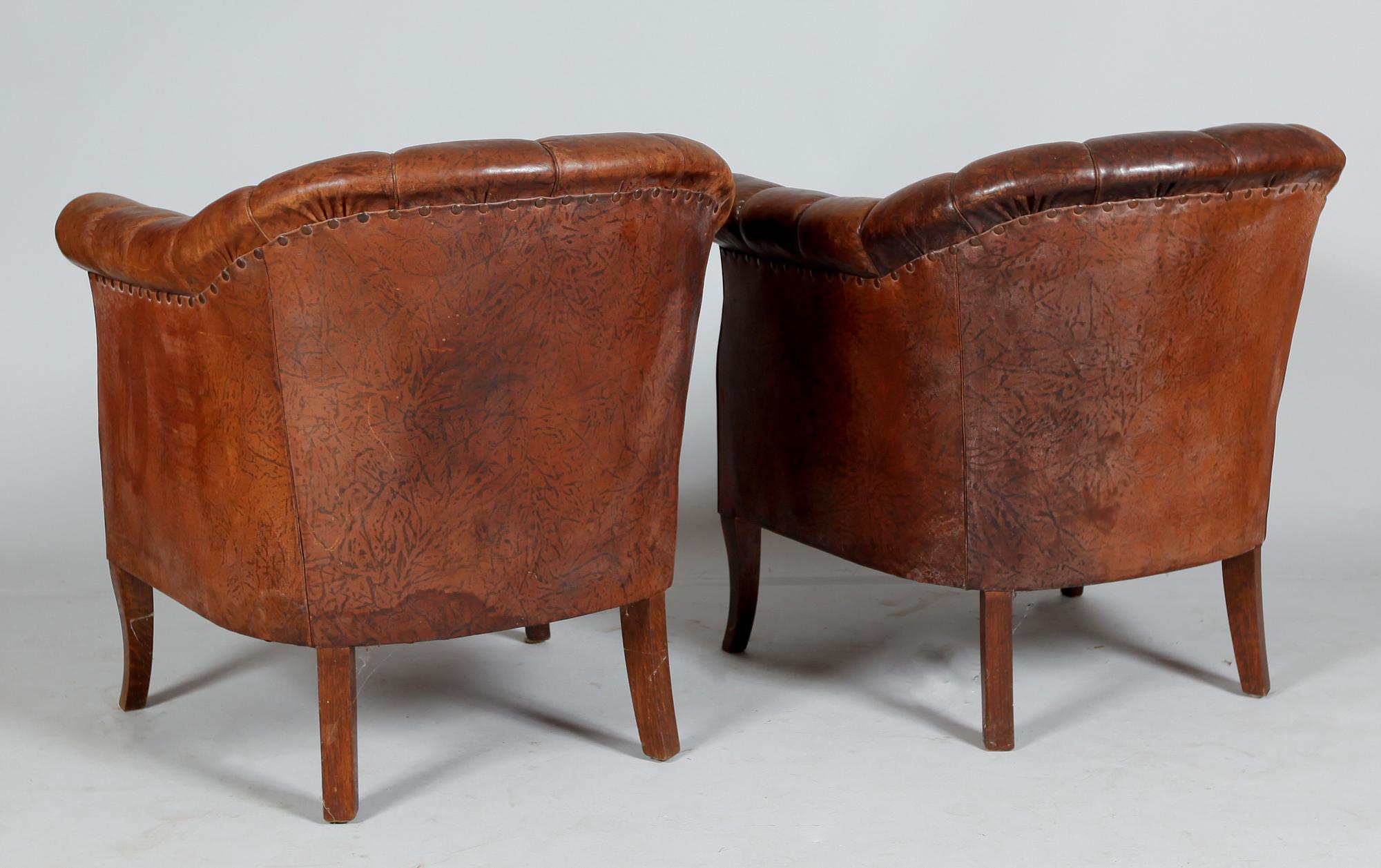 FÅTÖLJER, 1 par, klubbmodell, 1900-talets första hälft.