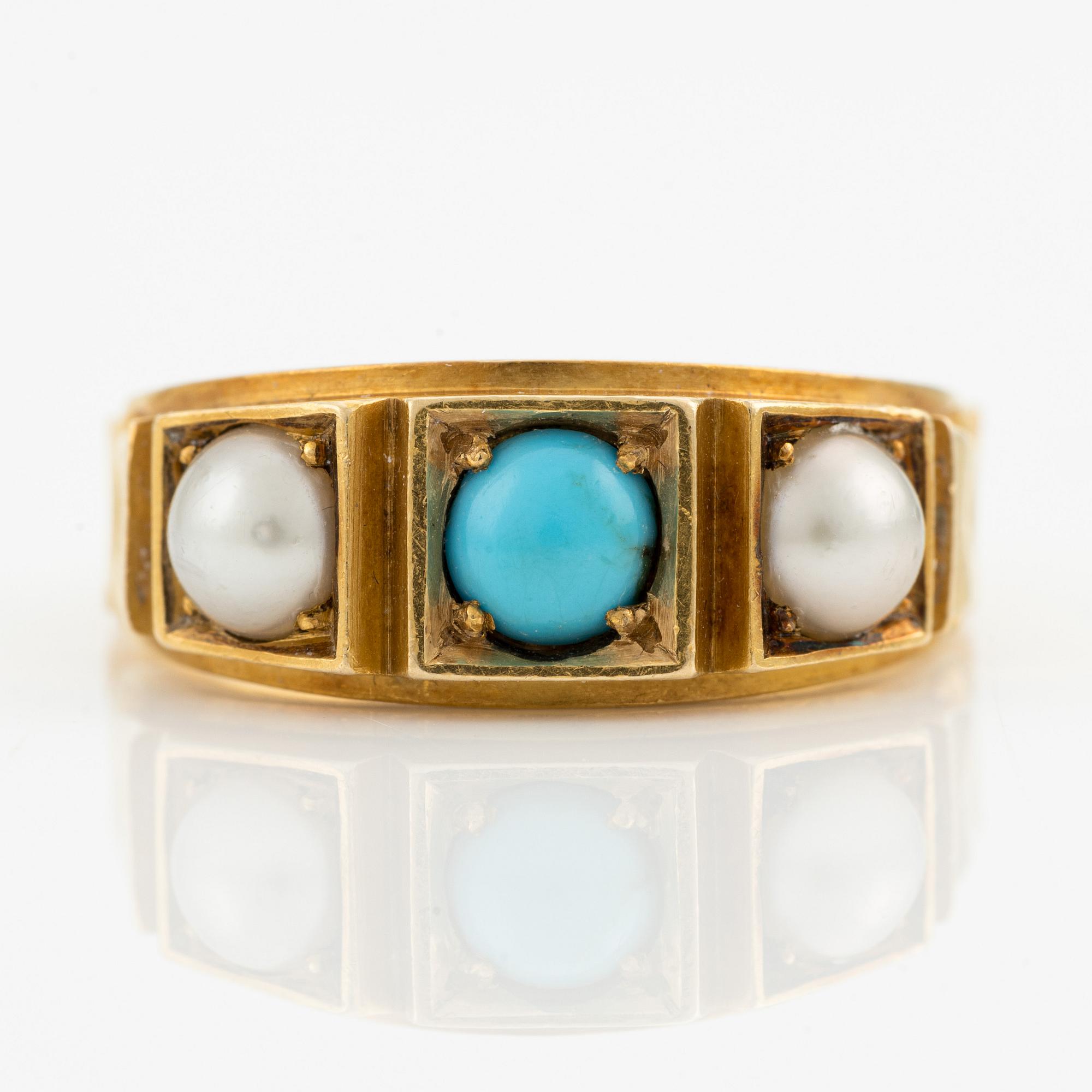 Ring, 18K guld med turkos och pärlor.