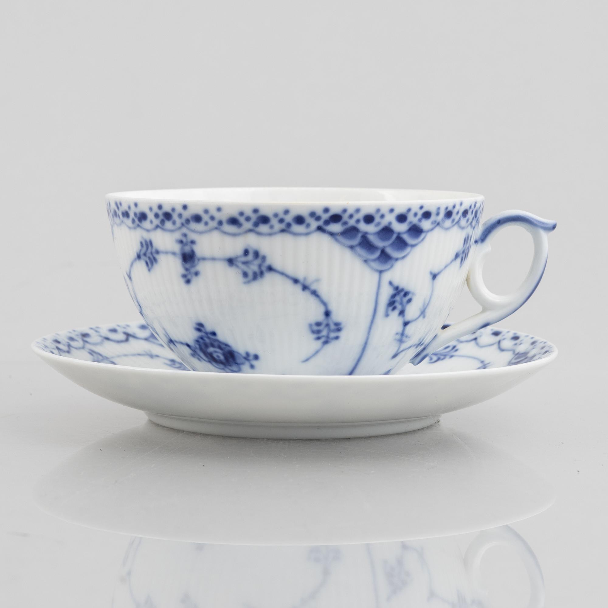Royal Copenhagen, 24 pieces of half-lace "Musselmalet" , Denmark.