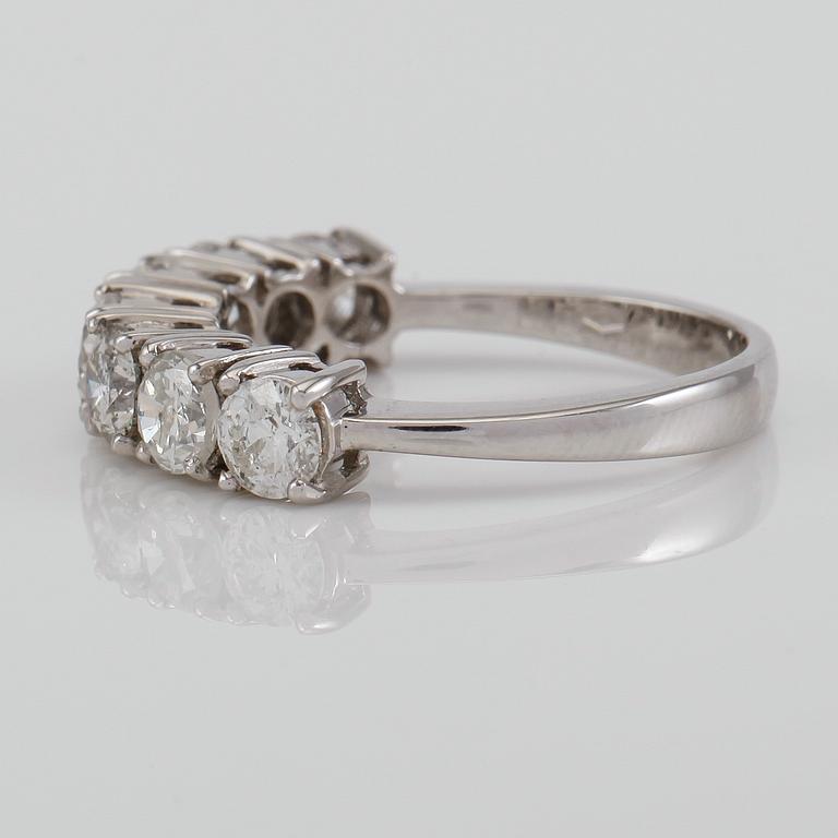 RING, 18K vitguld och diamanter tot ca 2.20 ct.