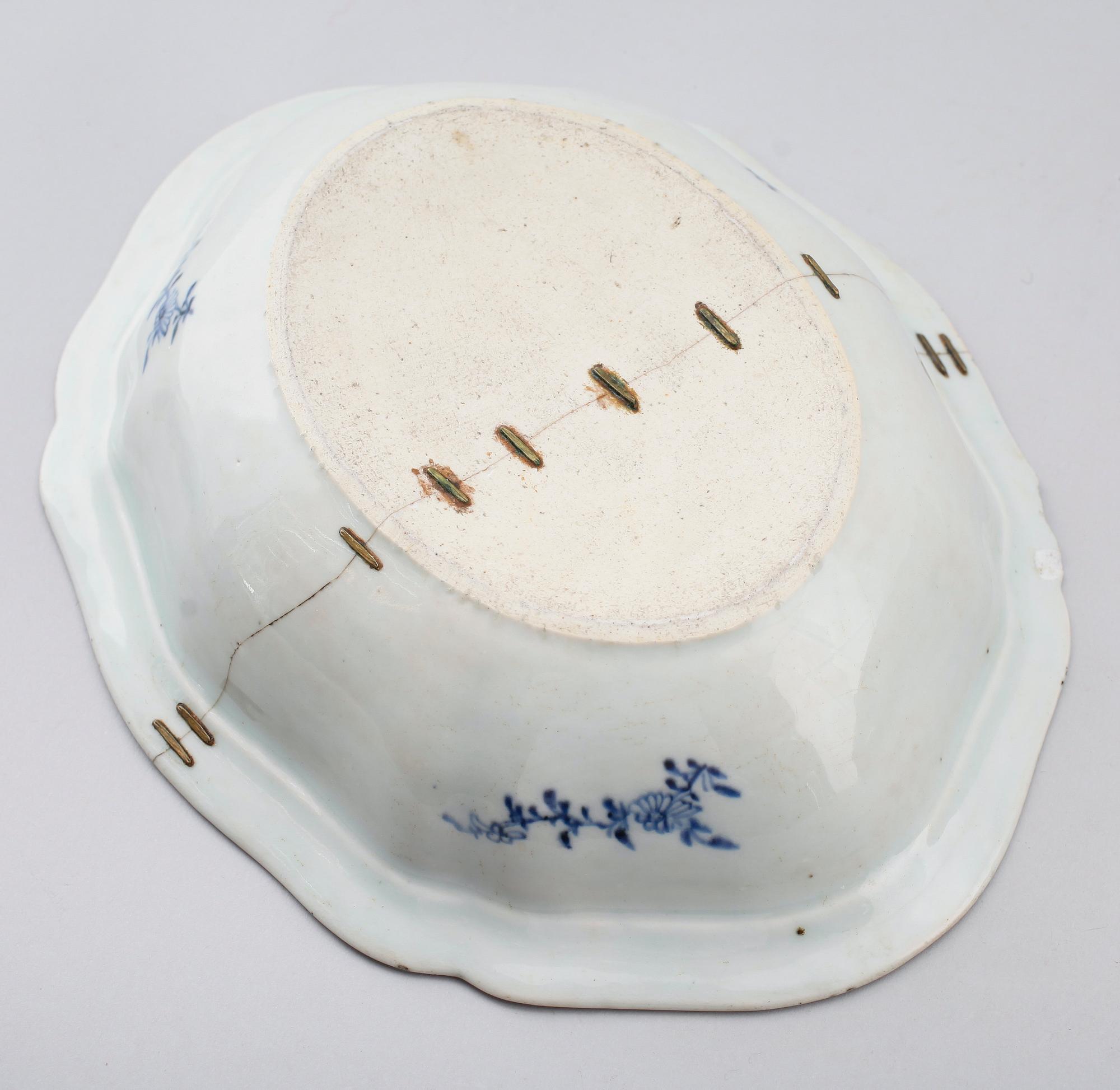 TERRINER MED LOCK, 2 st, porslin, Kina, 1700-/1800-tal.