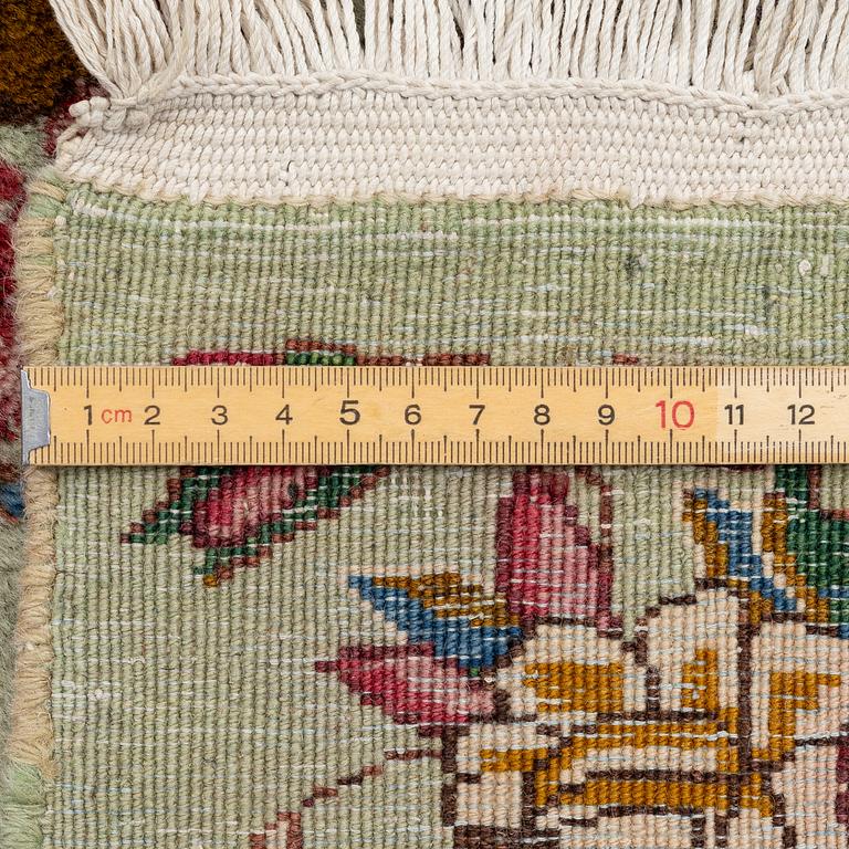 Matta, Kirman, ca 400 x 295 cm.