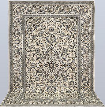 A Keshan carpet, c. 302 x 203 cm.