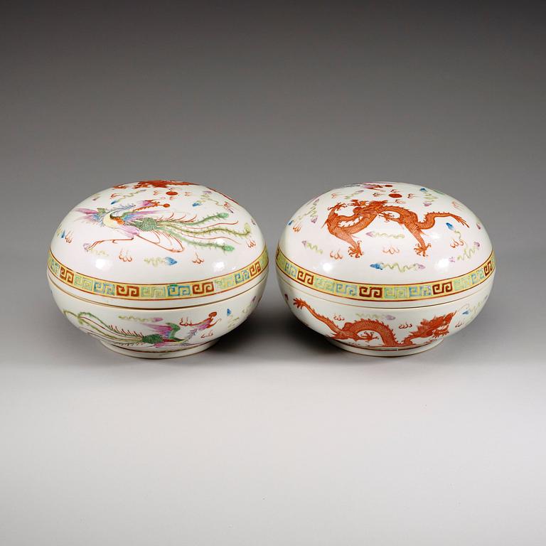 A pair of phoenix and dragon boxes with covers, late Qing dynasty, with Qianlong four character mark.