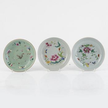 A set of three famille rose dishes, Qing dynasty, 19th Century.