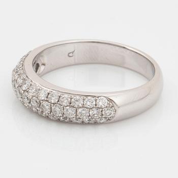 Brilliant-cut diamond half eternity ring, ca 0,83 ct.