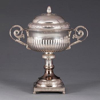 SOCKERSKÅL, silver, empire, Eric Björkman Eskilstuna 1833. Tot vikt ca 440 gram.