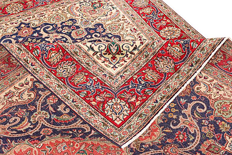 A Tabriz carpet, c. 345 x 255 cm.