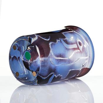 Ingeborg Lundin, an Ariel glass vase "Faces", Orrefors 1986.