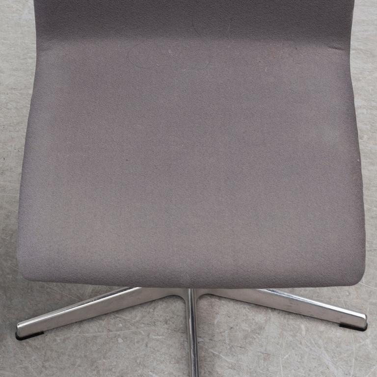 ARNE JACOBSEN, a pair of 'Oxford' chairs, Fritz Hansen, Denmark, 2005.