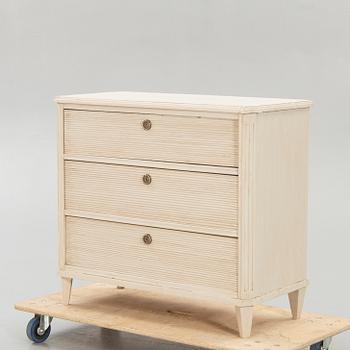 Chest of drawers, Gustavian style, around 1900.