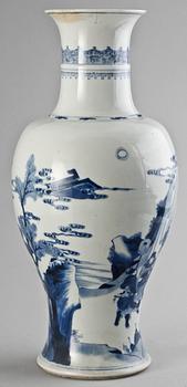 VAS, porslin. Kina, 1900-tal.